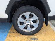 2022 Toyota RAV4 LE - Photo 6 of 18