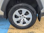 2020 Toyota RAV4 LE - Photo 6 of 13
