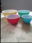Pyrex bowls