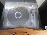Realistic R-8010 Fully Automatic Turntable