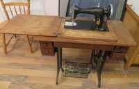SINGER SEWING MACHINE - Photo 2 of 6