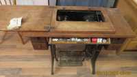 SINGER SEWING MACHINE - Photo 5 of 6