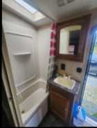 Springdale 303BH travel trailer - Photo 9 of 10