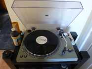 Stereo and records - Photo 1 of 2