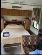 Travel trailer  - Photo 3 of 10